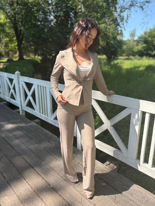 Dream detail suit beige